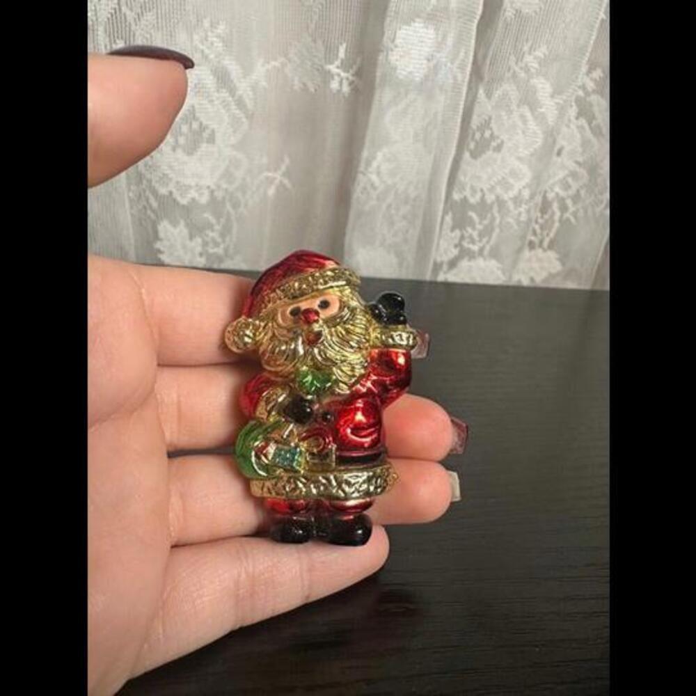 Vintage Festive Santa Claus Pin - Holiday Accessory